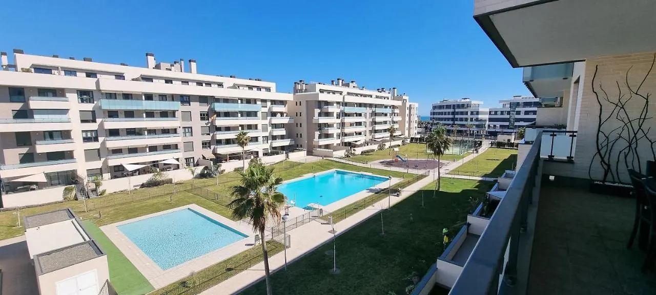 Excellent Location- Beach, Pool, Telework, 2 Bikes, Parking & Wifi Gratis At 