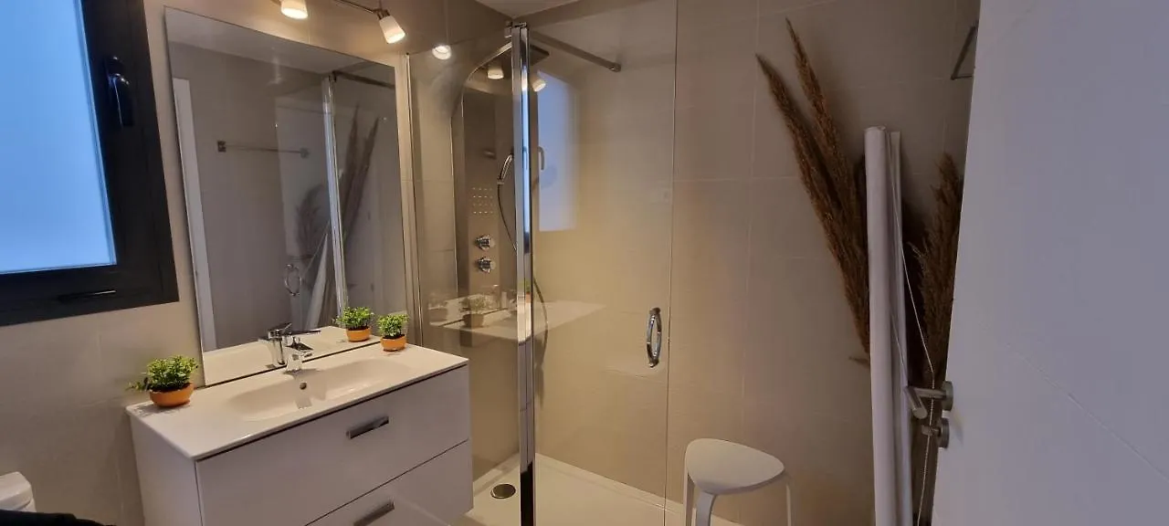 Excellent Location- Beach, Pool, Telework, 2 Bikes, Parking & Wifi Gratis At 