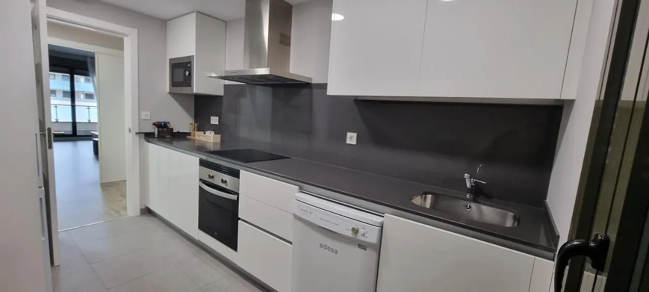 Excellent Location- Beach, Pool, Telework, 2 Bikes, Parking & Wifi Gratis At 