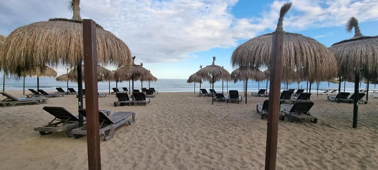 Excellent Location- Beach, Pool, Telework, 2 Bikes, Parking & Wifi Gratis At 