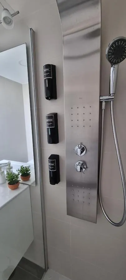Excellent Location- Beach, Pool, Telework, 2 Bikes, Parking & Wifi Gratis At 