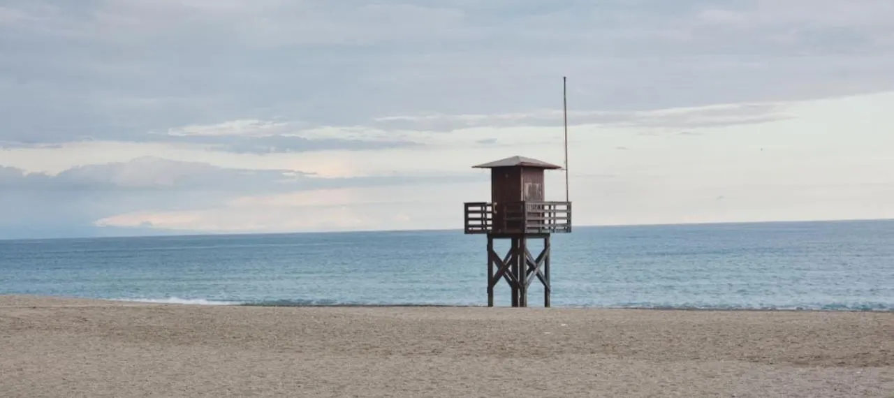 Excellent Location- Beach, Pool, Telework, 2 Bikes, Parking & Wifi Gratis At 