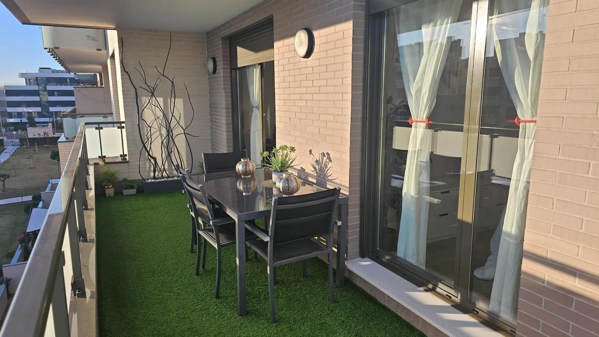 Excellent Location- Beach, Pool, Telework, 2 Bikes, Parking & Wifi Gratis At 